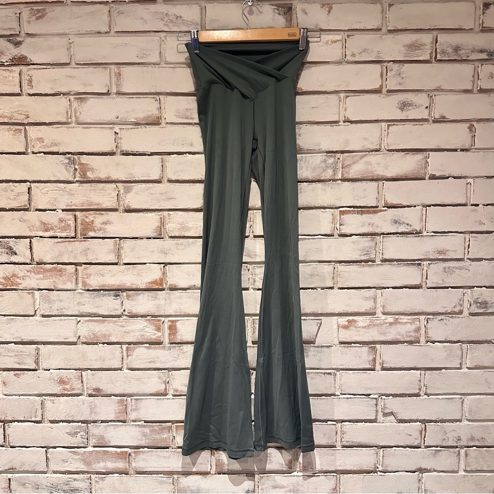 Aerie Offline Green High-Rise Flare Crossover Leggings